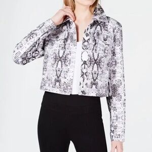 BAR III Women’s Cropped Snake Print Trucker Jacket Diamond Python